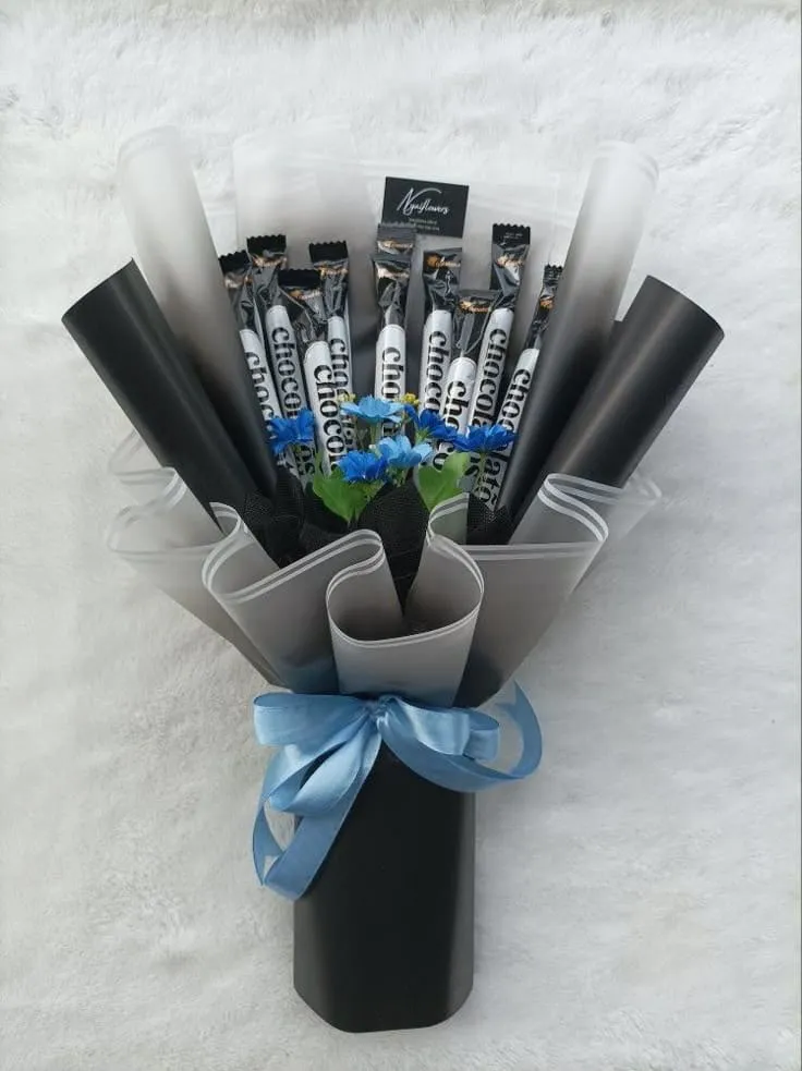 Buket Cokelat Stick Biru - Handbucket Khanaya Florist Medan