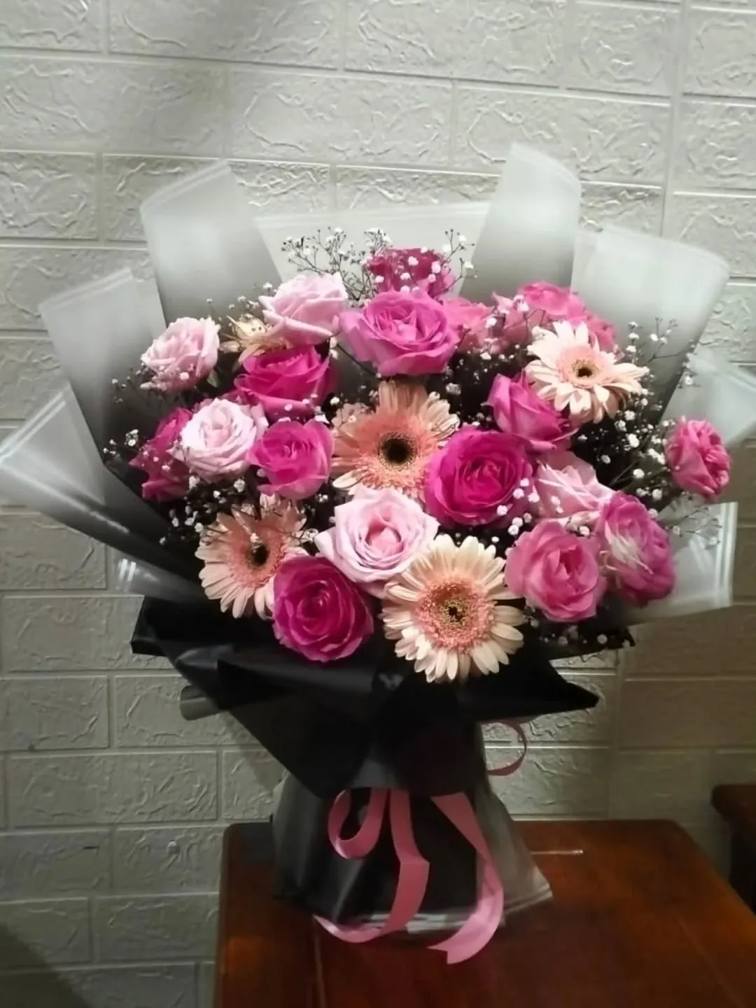 Buket Rangkaian Bunga Romantis - Handbucket Khanaya Florist Medan